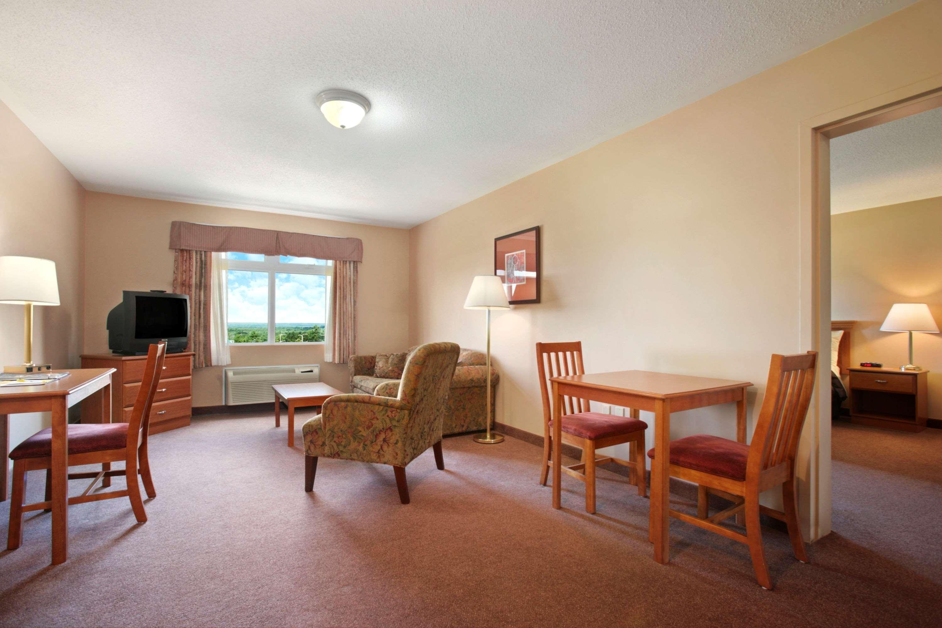 Days Inn By Wyndham Oromocto Conference Centre Exterior photo