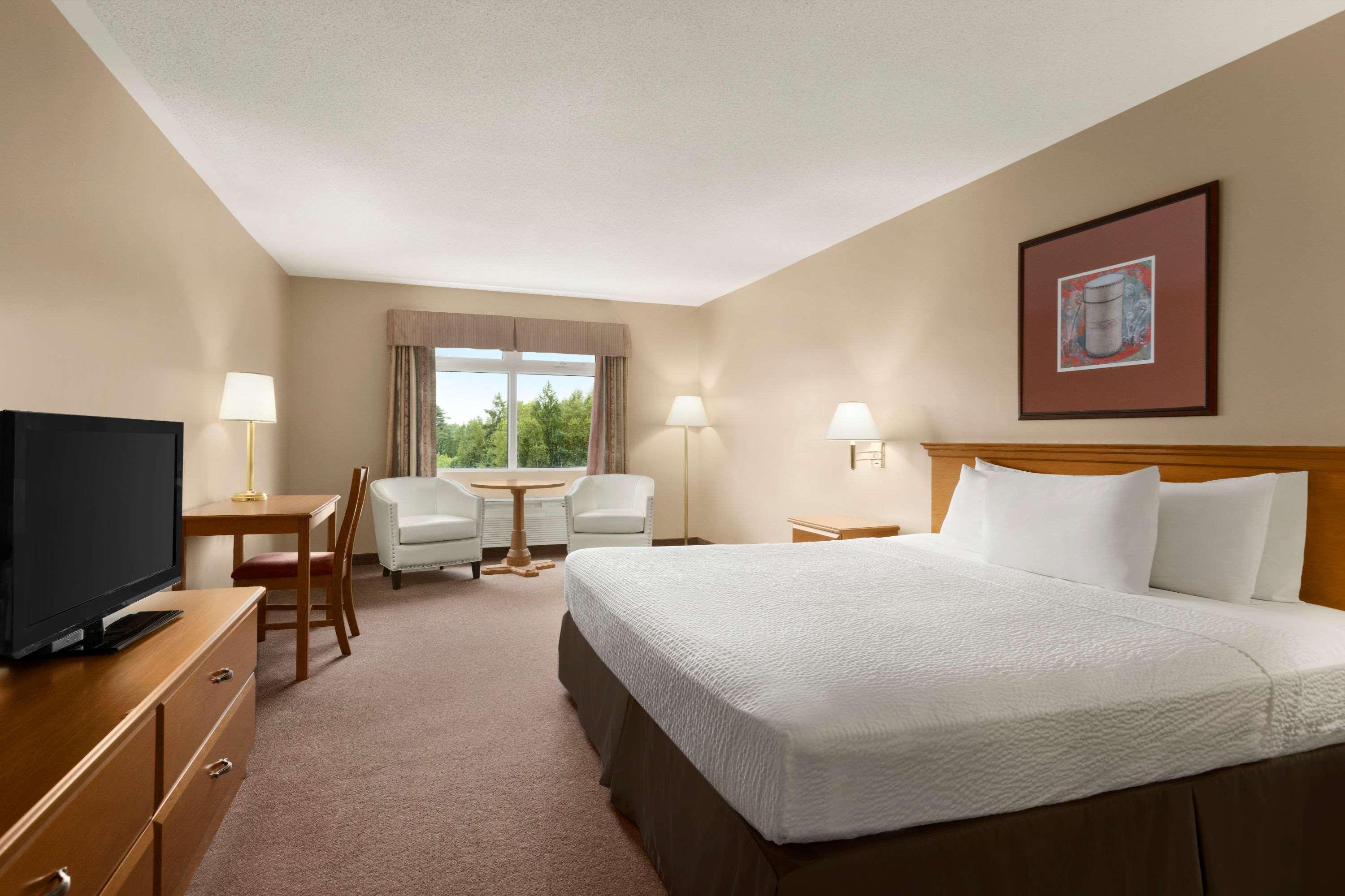 Days Inn By Wyndham Oromocto Conference Centre Exterior photo