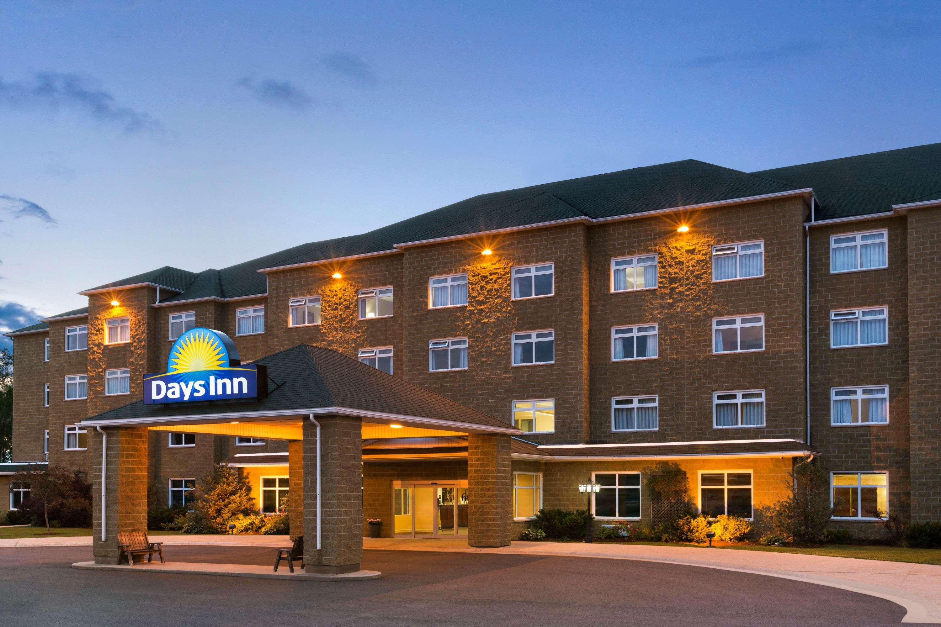 Days Inn By Wyndham Oromocto Conference Centre Exterior photo