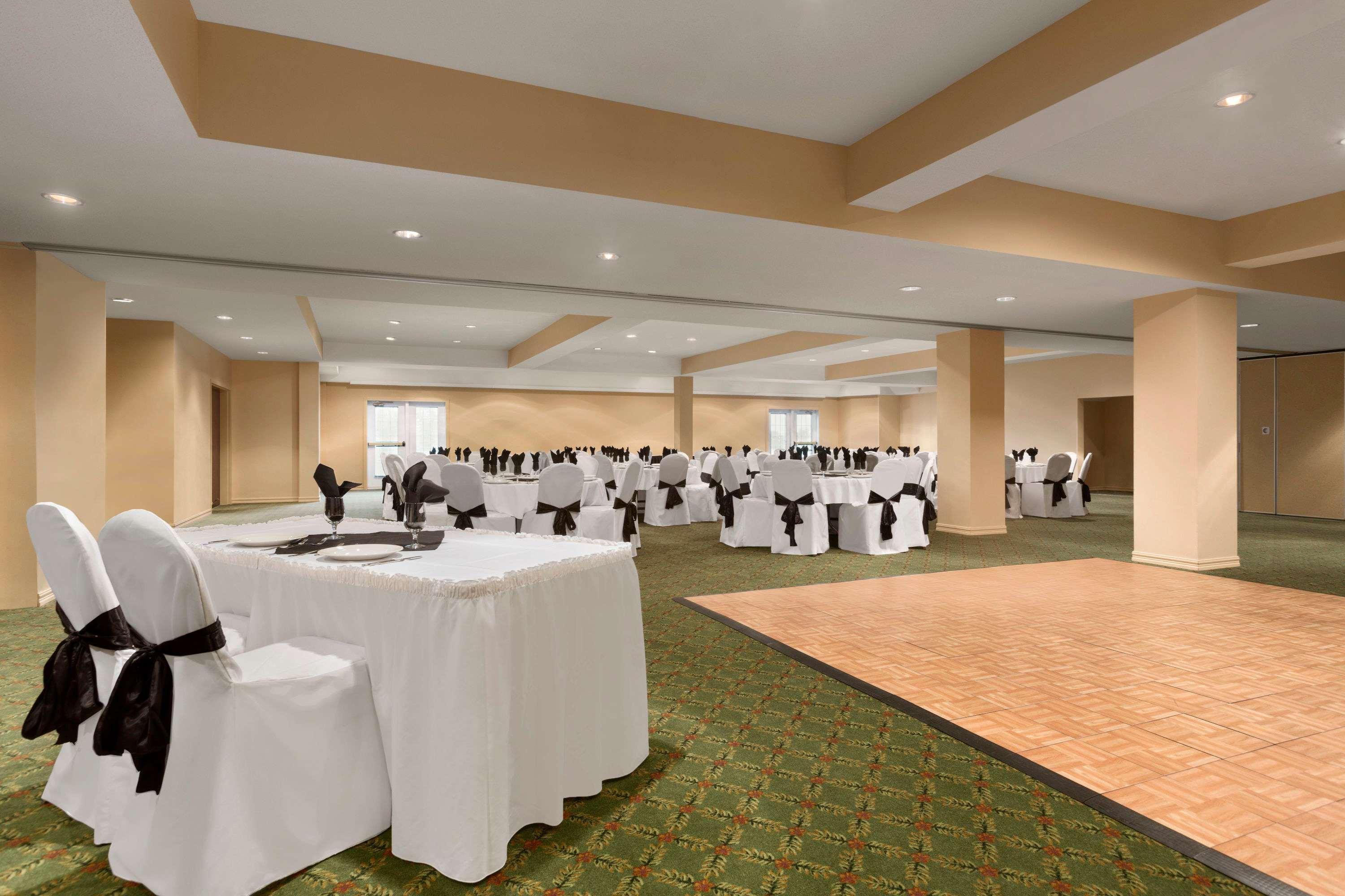 Days Inn By Wyndham Oromocto Conference Centre Exterior photo