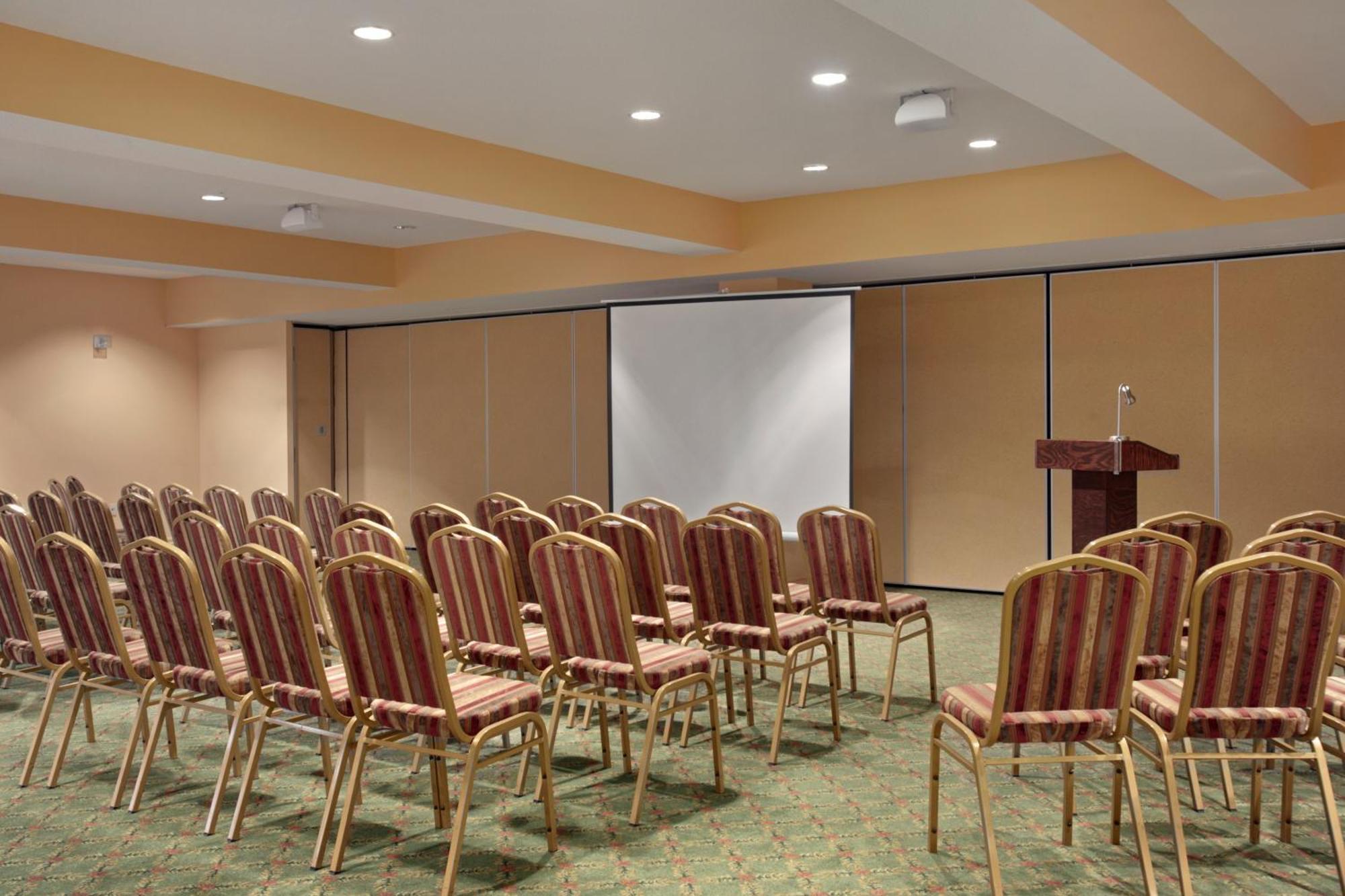 Days Inn By Wyndham Oromocto Conference Centre Exterior photo