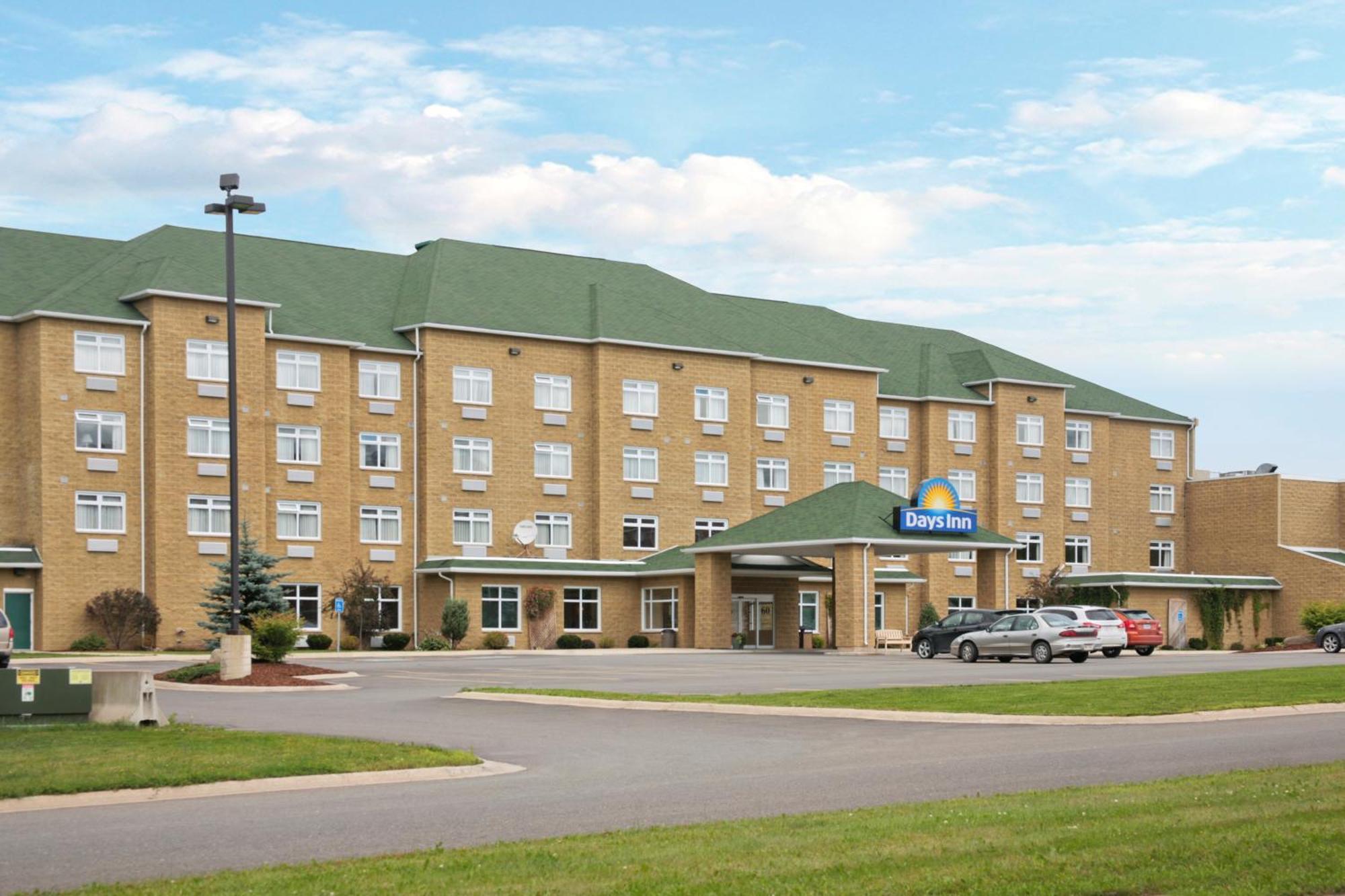 Days Inn By Wyndham Oromocto Conference Centre Exterior photo