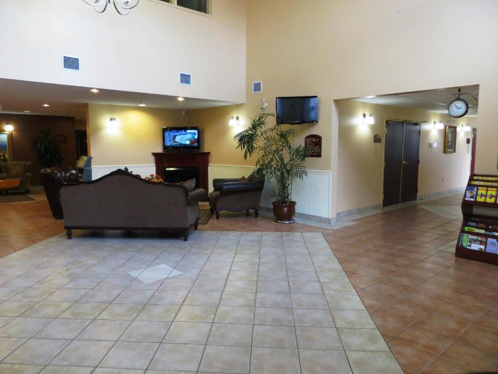 Days Inn By Wyndham Oromocto Conference Centre Exterior photo